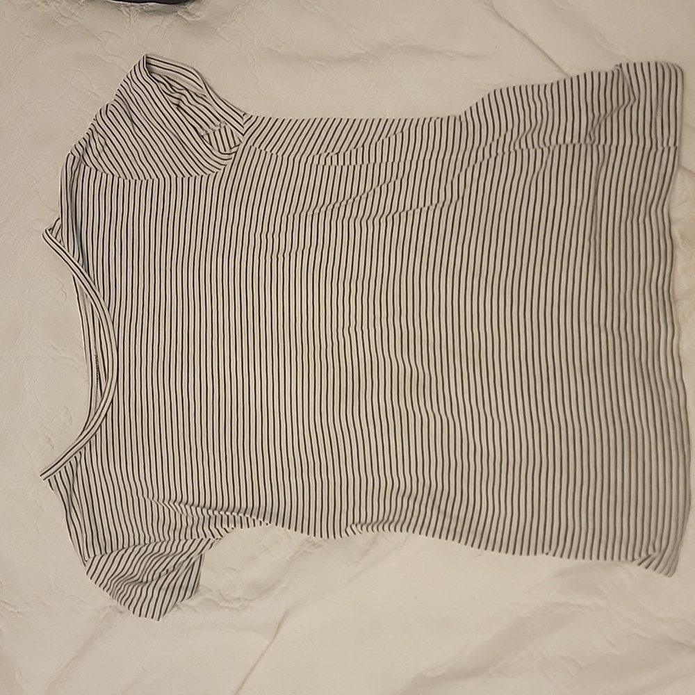 GAP super soft striped black and white tee shirt